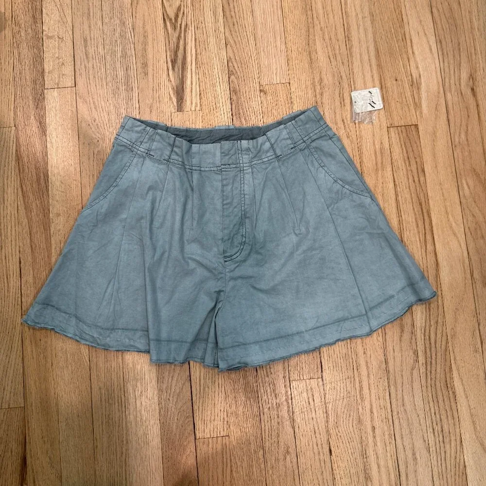 UNLISTED FREE PEOPLE SHORTS SIZE SMALL (4)